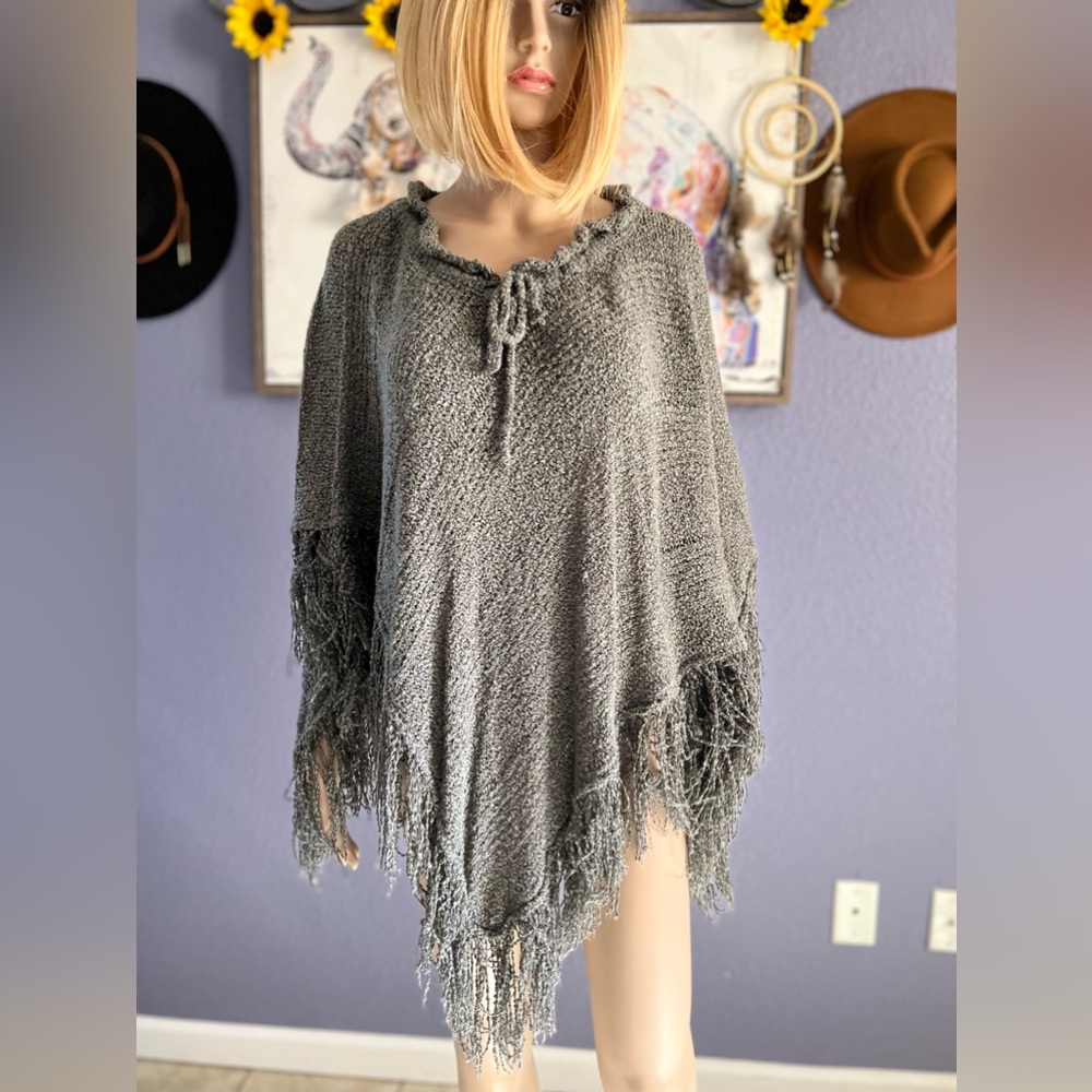 BELLA BERRY AGRAY NITTED PONCHO